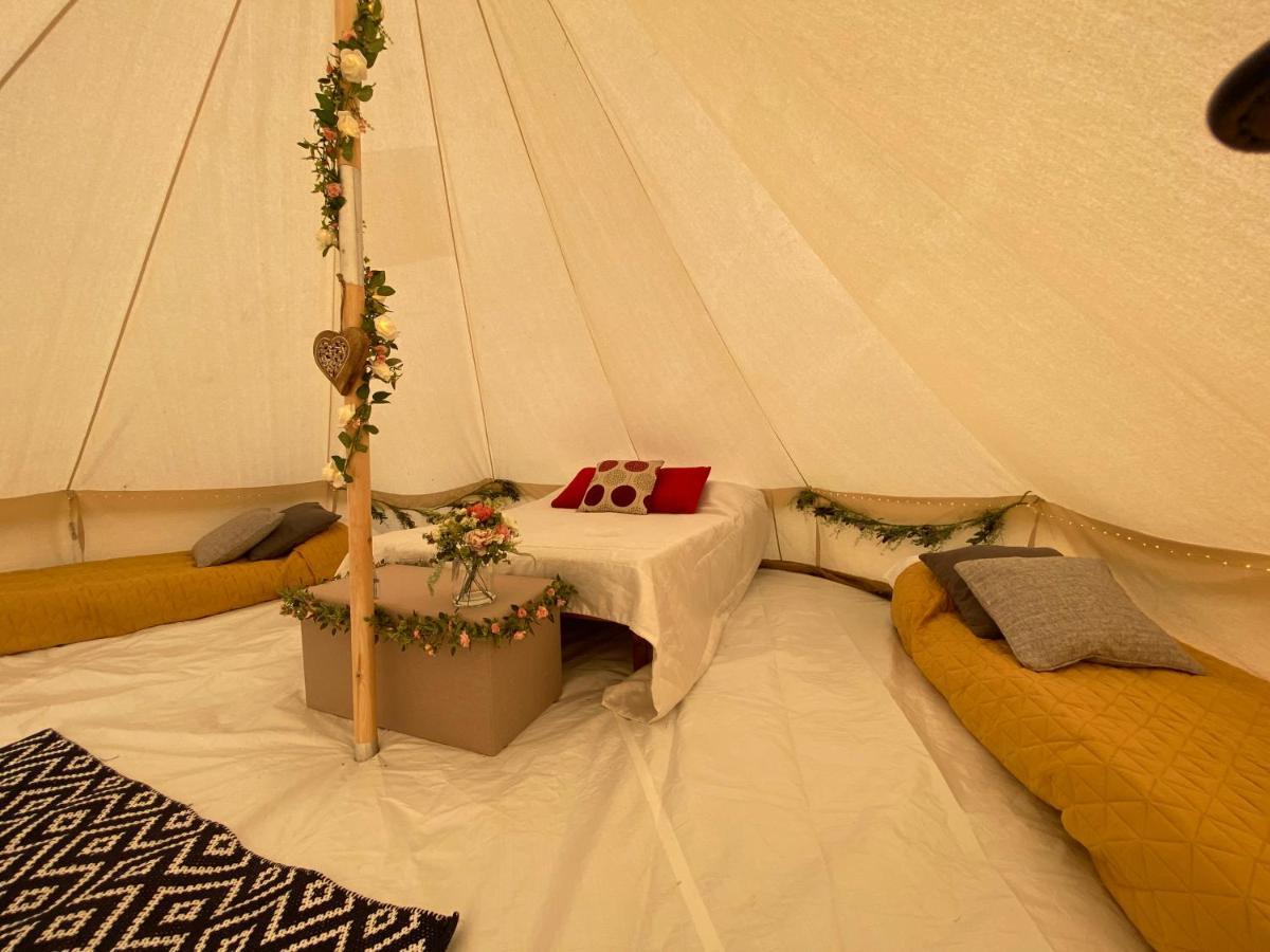 אפטון אפון סברן Honey Pod Farm Bell Tents מראה חיצוני תמונה